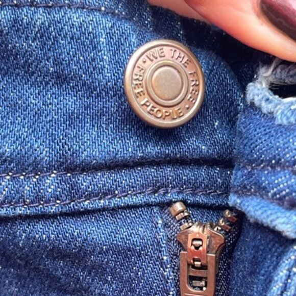 Free People NWT We The Free Emmy Split Hem Blue Boot Cut Jean SIZE 31 - Picture 3 of 15